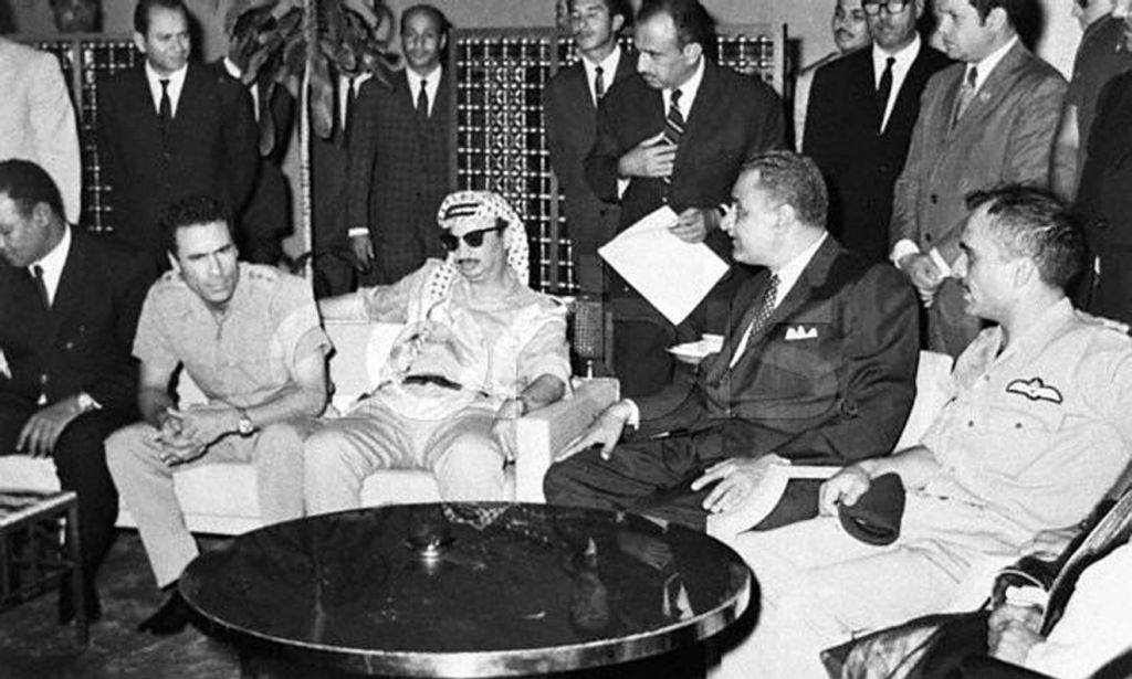 Gamal Abdel Nasser entouré de Mouamar Kadhafi, de Yasser Arafat et du roi Hussein de Jordanie lors d'une réunion en 1970. ABDERRAHIM KHATIB / FLASH 90